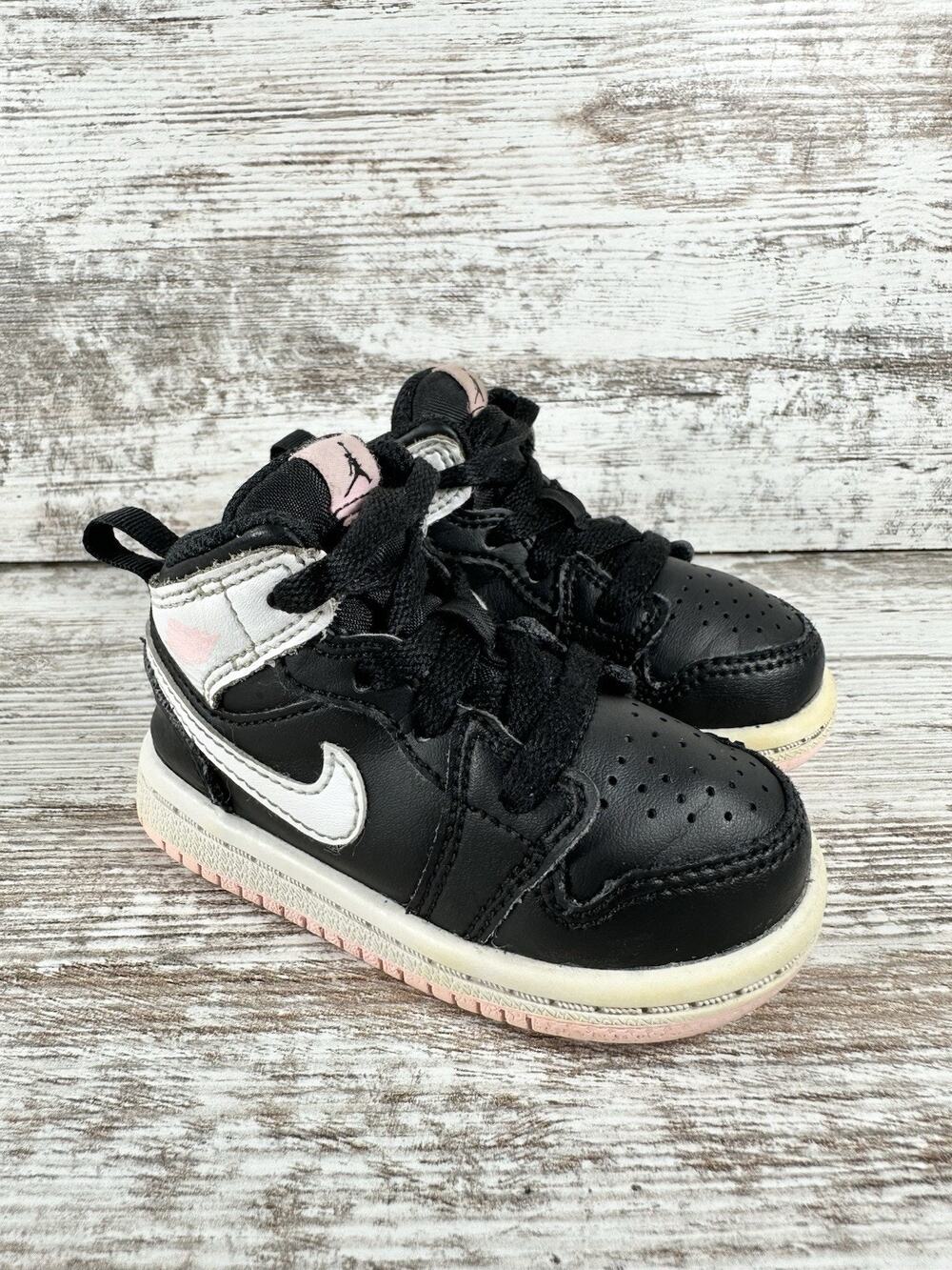 Youth Nike Air Jordan 1 Mid Black/White/Arctic Punch Sneakers Sz 4C Athletic